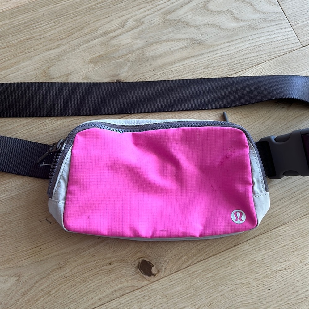 Lululemon belt bag - used once